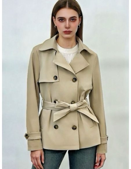 Trench corto cruzado con cinturón