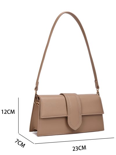Bolso baguette con solapa y tira central