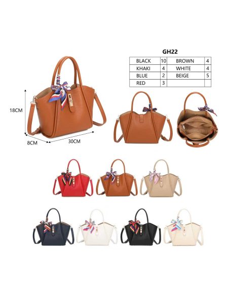 Bolsa tote com lenço decorativo.