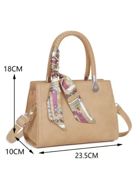 Bolso de mano con pañuelo y asa trenza