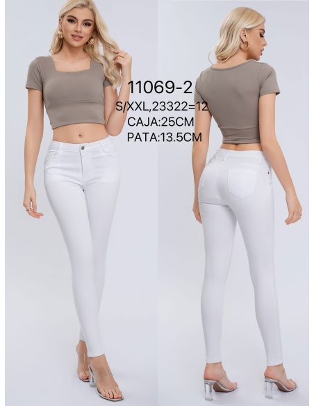 Pantalón denim pitillo blanco