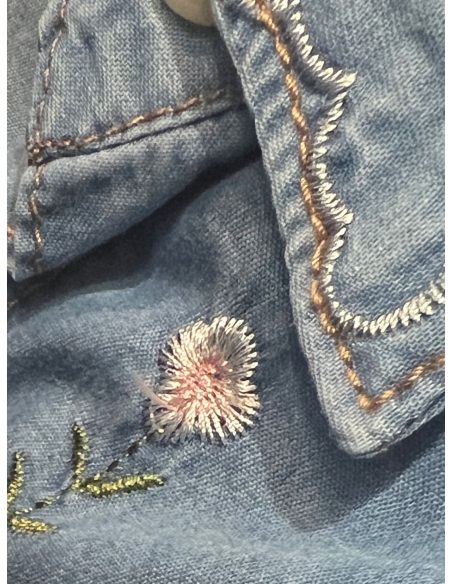 Bluse mit floralen Stickereien in Denim