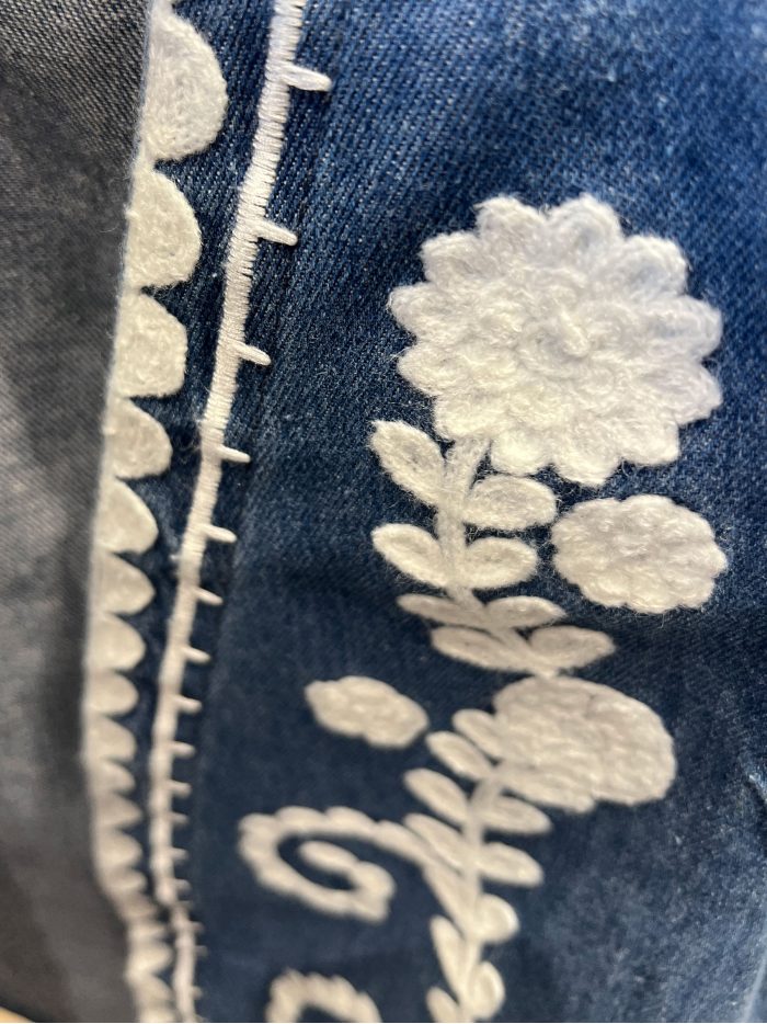 Chaleco denim bordado flores
