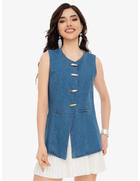 Gilet en denim avec fermetures décoratives.