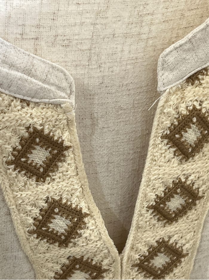 Blusa lino bordado geométrico