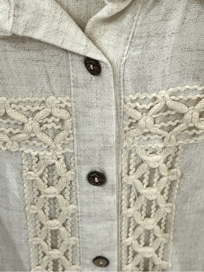 Camisa lino puntilla geométrica