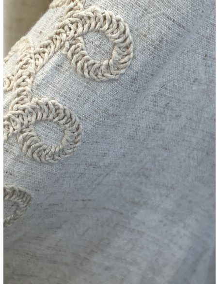 Camisa lino pliegues y bordados en mangas
