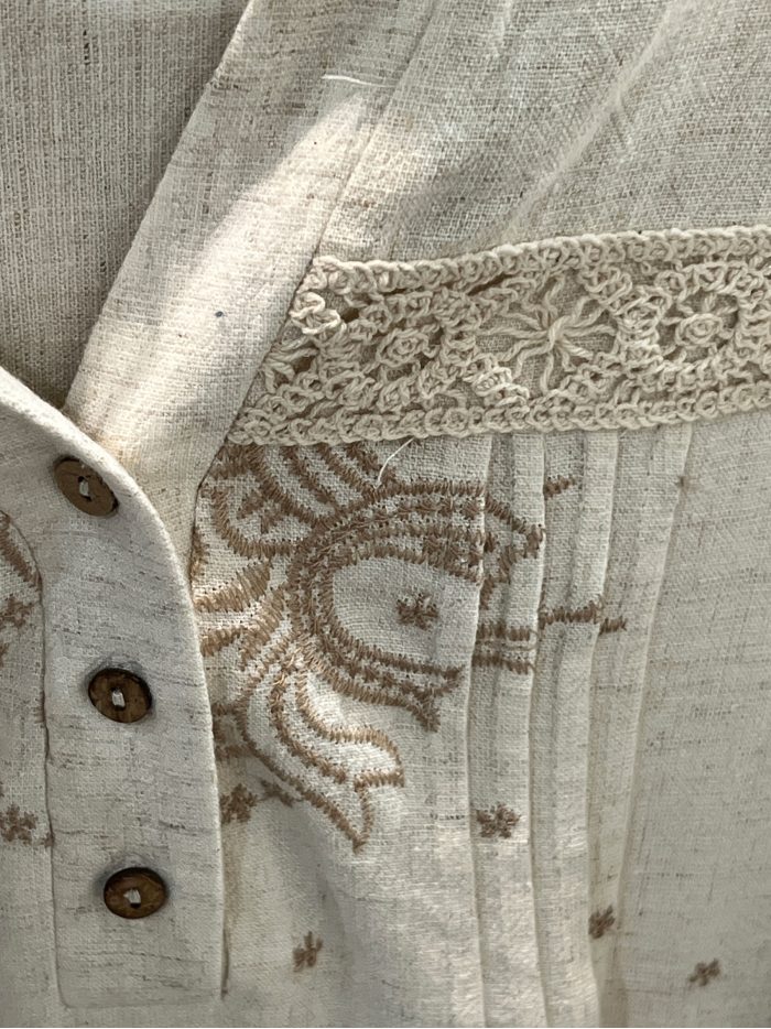 Blusa lino bordado y encaje