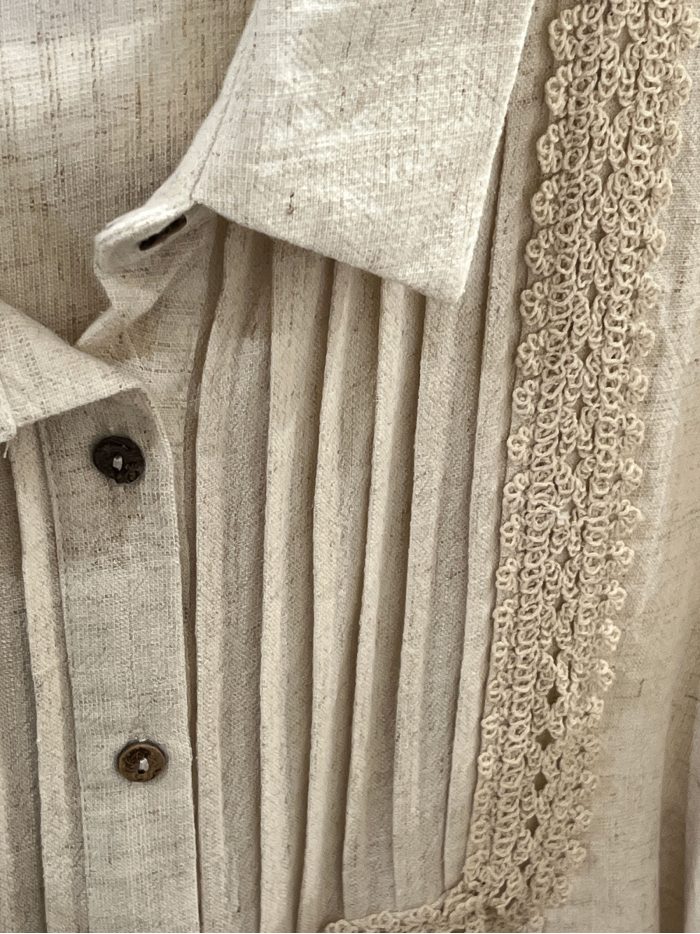Camisa lino pliegues encaje