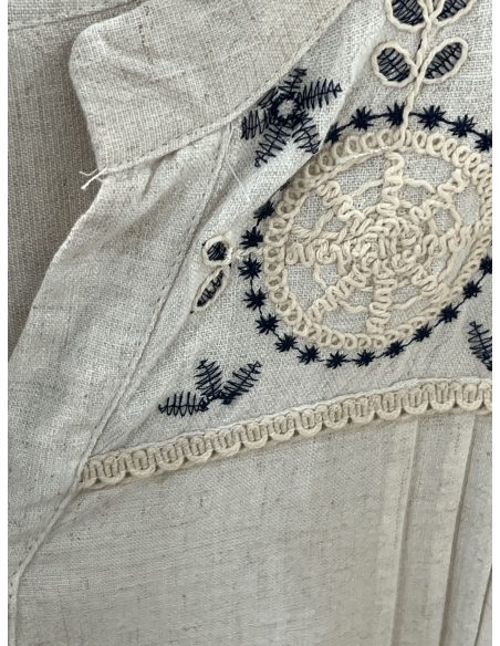 Blouse en lin brodé