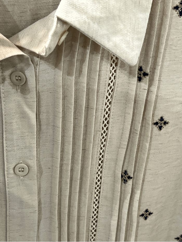 Camisa bordada pliegues