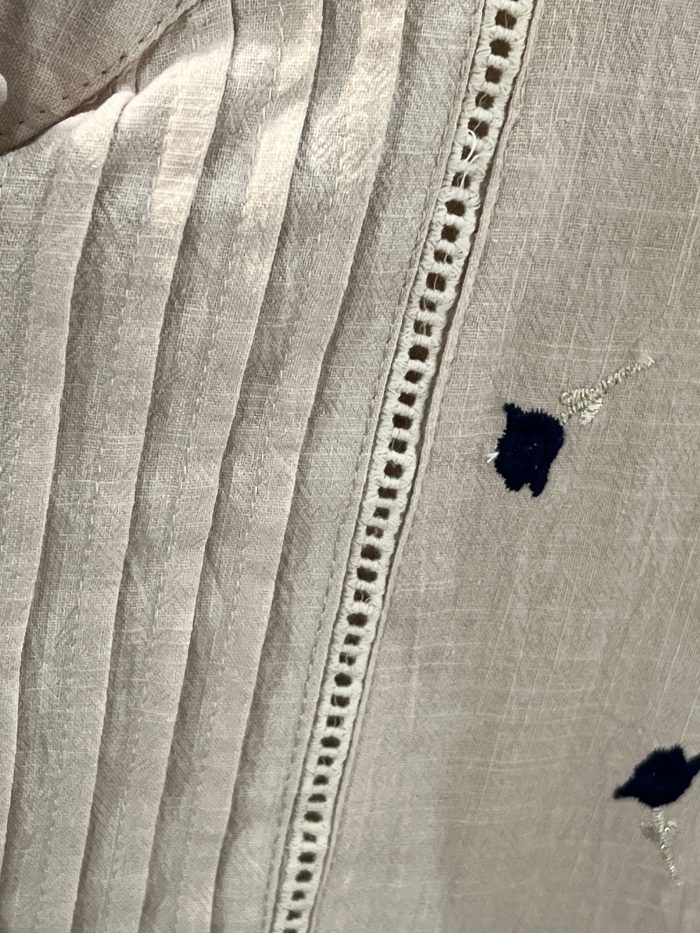 Chemise brodée plis col froncé