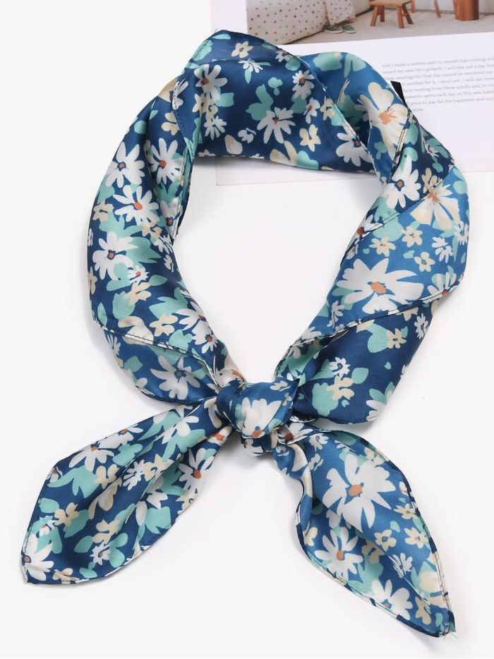 Pañuelo pequeño efecto seda florecitas