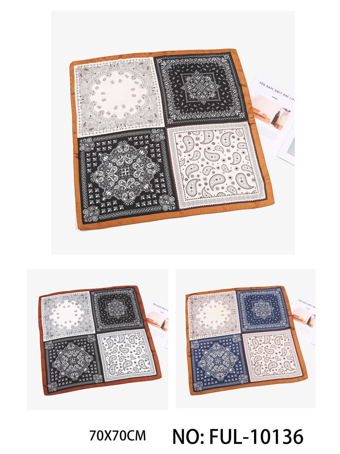 Lenço pequeno efeito seda bandana patchwork.
