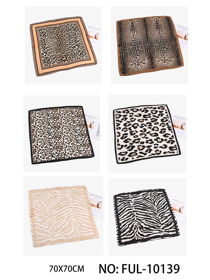 Lenço pequeno efeito seda animal print