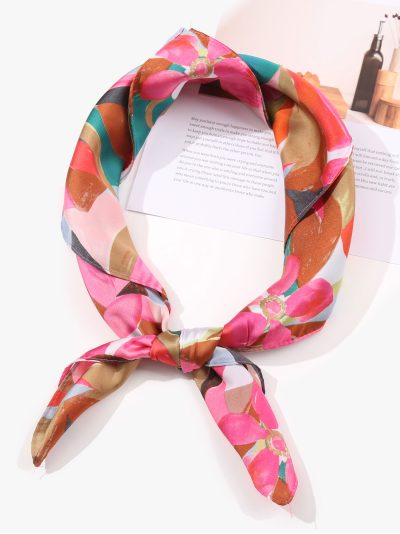 Pañuelo pequeño efecto seda flores vibrantes