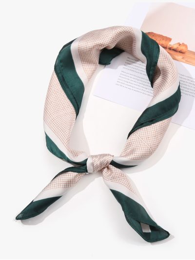 Pañuelo pequeño efecto seda letra H