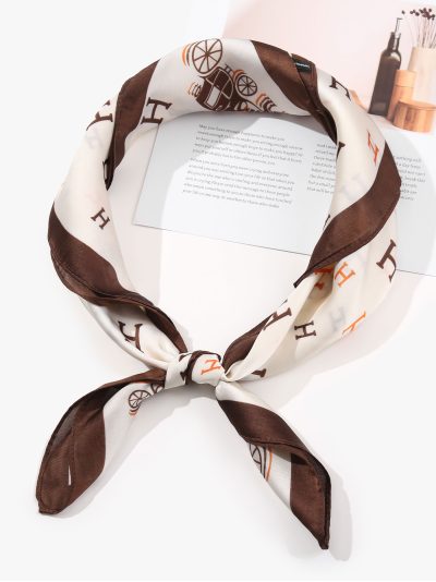 Pañuelo pequeño efecto seda letra H