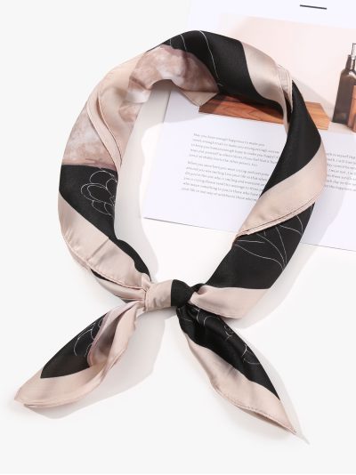 Pañuelo pequeño efecto seda flores minimalistas