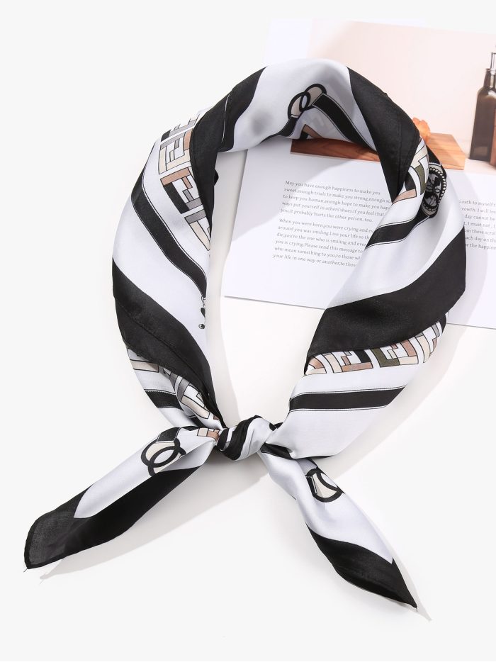 Pañuelo pequeño efecto seda mosaico geométrico