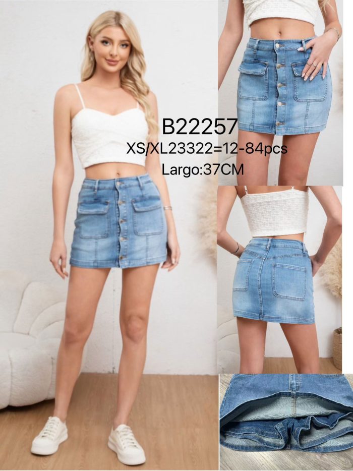 Saia-calça jeans com botões.