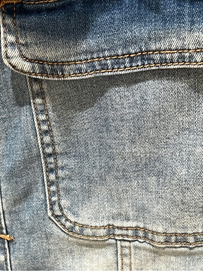 Saia-calça jeans com botões.