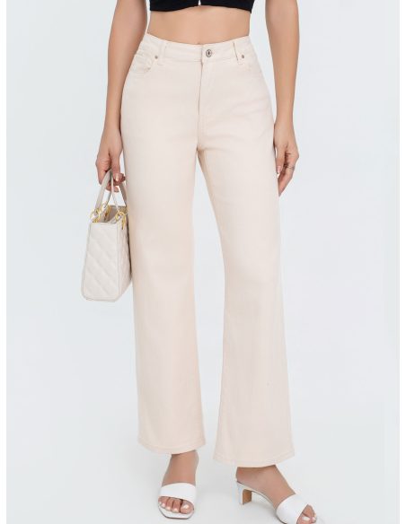 Jeans básico tamanho grande.