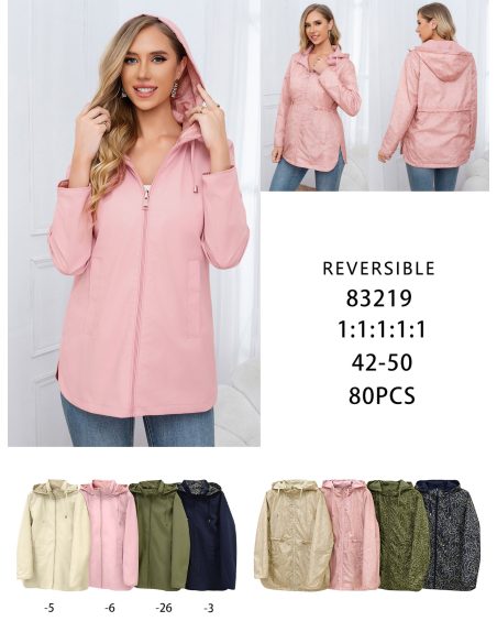 Parka reversibile con cappuccio e vita regolabile.