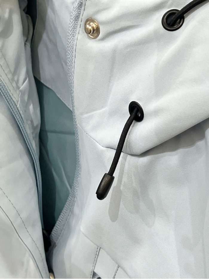 Hooded jacket with chest pocket