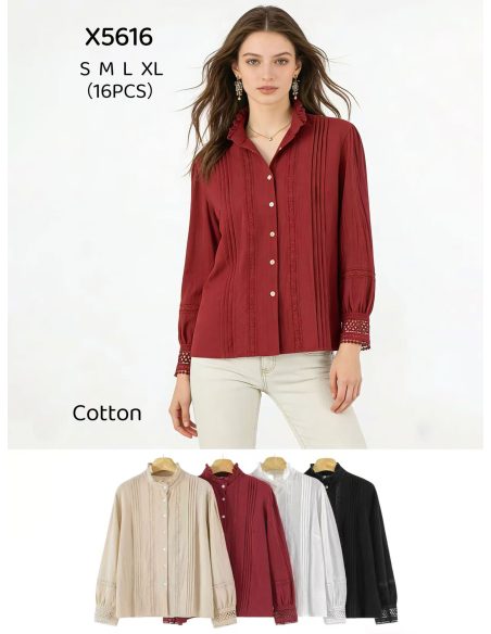 Blusa in cotone con pizzo e scollo arricciato