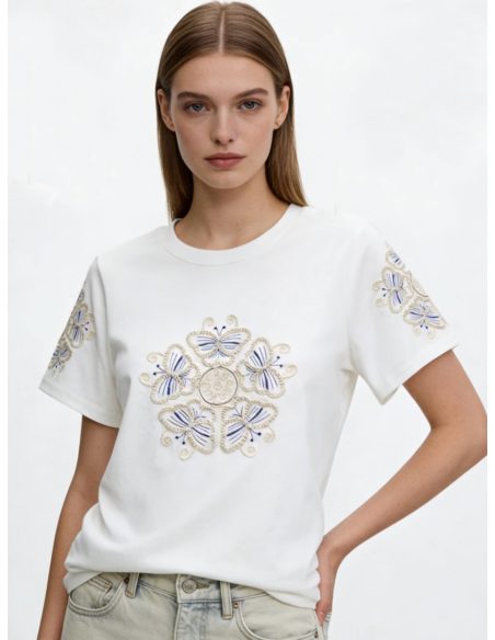 T-shirt in cotone con farfalle ricamate
