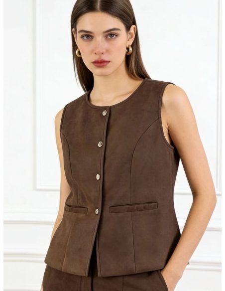 Gilet aderente in finta pelle scamosciata con bottoni