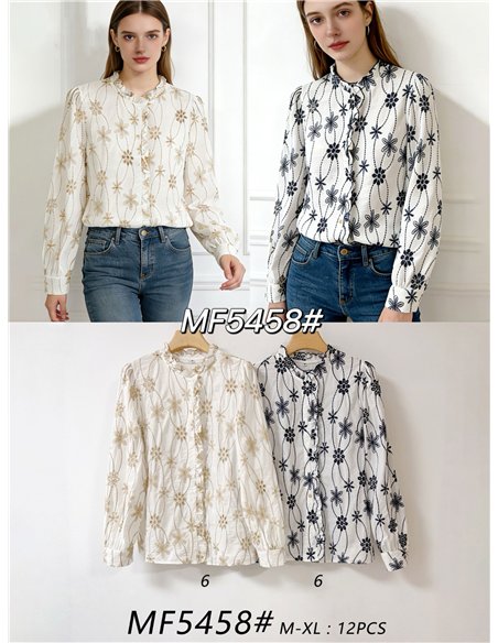 Blusa com babado frontal e estampa floral.