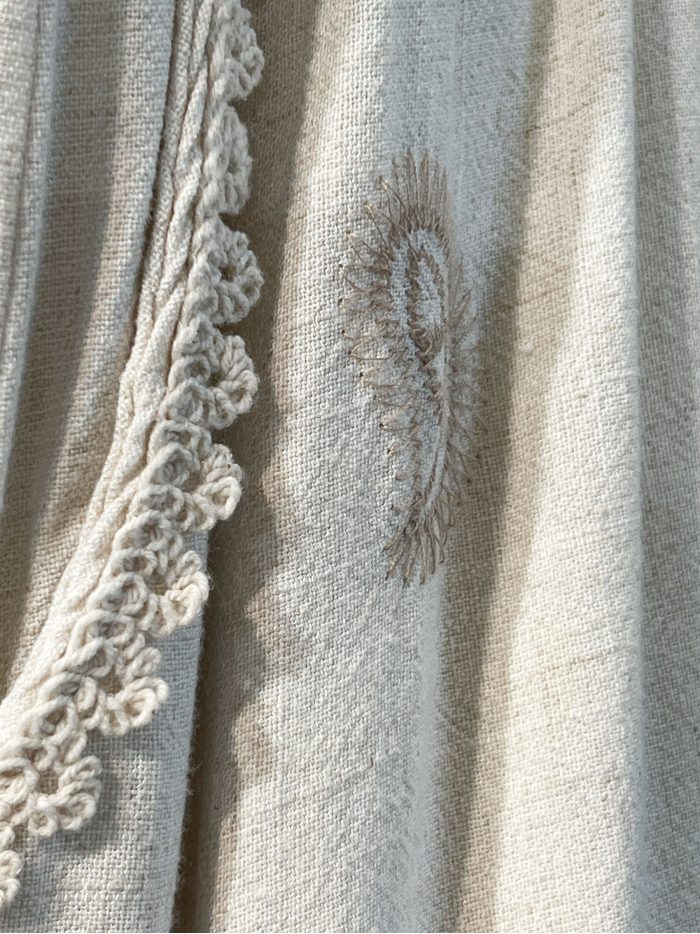 Pantalón recto lino bordado paisley