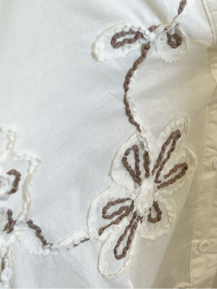 Camisa algodón con apliques florales 3d