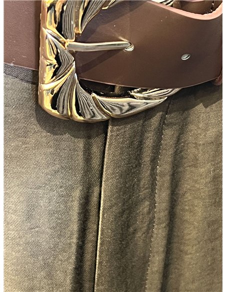 Calças palazzo brilhantes com cinto.