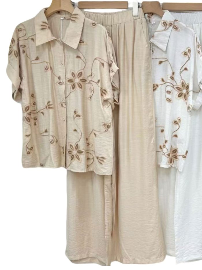 Besticktes Set aus Hemd und Hose