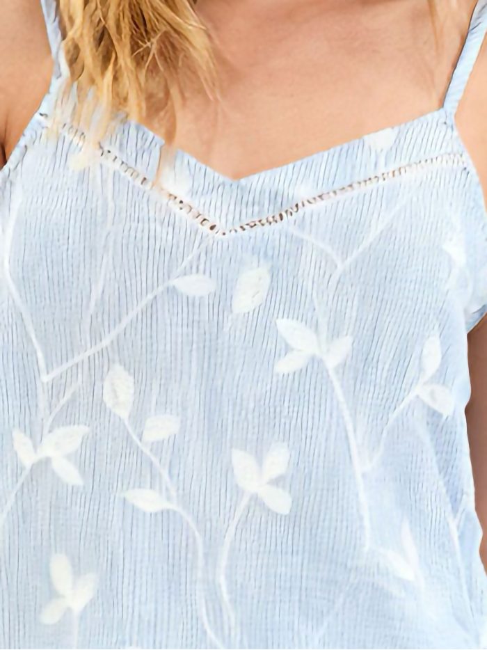 Top tirantes bordado hojas escote pico