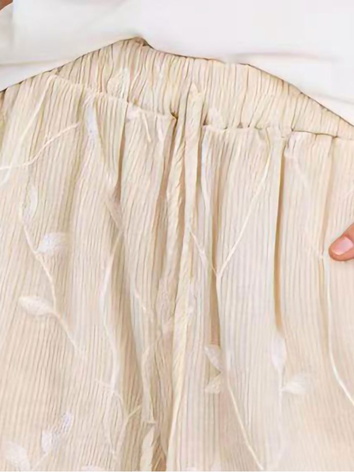 Short bordado hojas puntillas