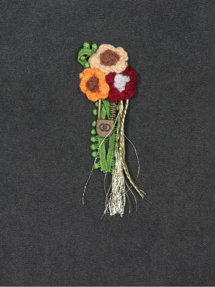 Camiseta floral de malha com efeito lavado.