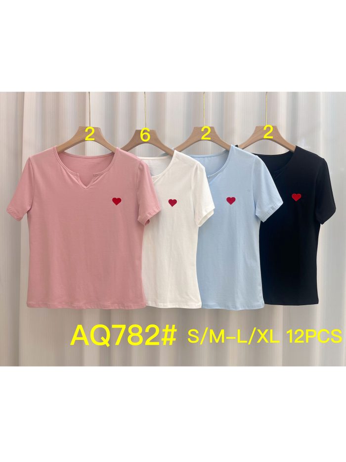 Camiseta com bordado de coração