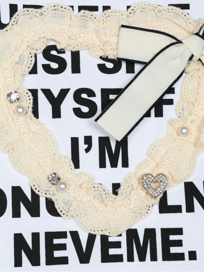 T-shirt avec texte en forme de cœur