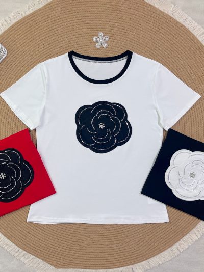 Camiseta flor pedrería