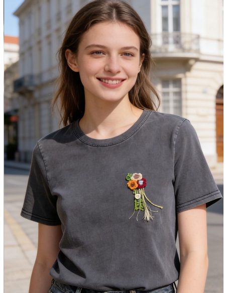 Camiseta floral de malha com efeito lavado.