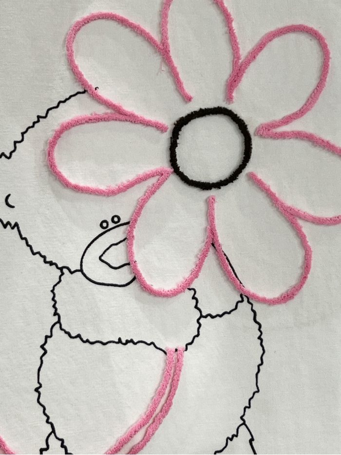 Camiseta amplia osito flor en relieve