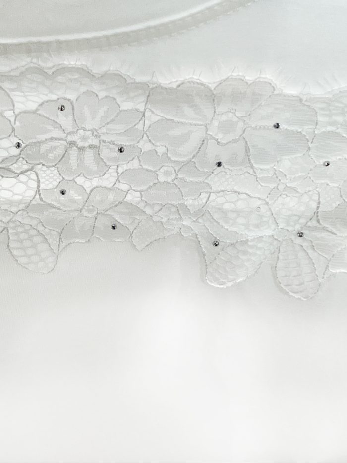 Maglietta ampia in pizzo e strass