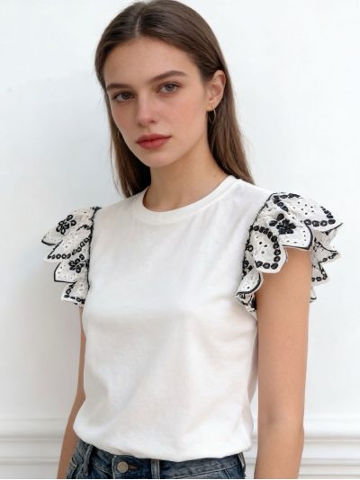 Camiseta mangas volante bordada