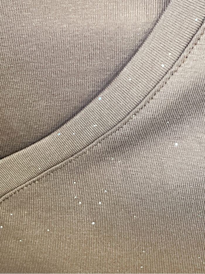 T-shirt sans manches à col en V orné de strass