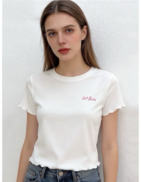 Camiseta "in love" bordada y acabado ondulado