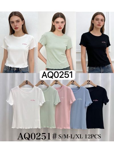 Camiseta "in love" bordada y acabado ondulado 2